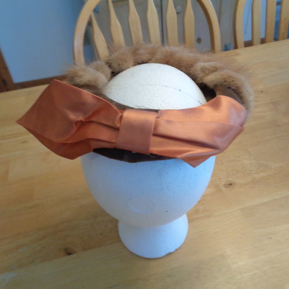 VINTAGE WOMEN'S MINK HAT CROWN RING CIRCLE BOW MINK HAT